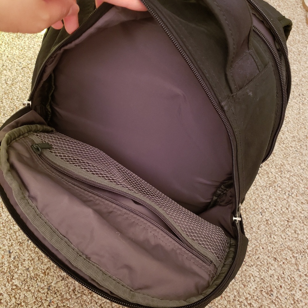 Backpack - Picture 4 of 6